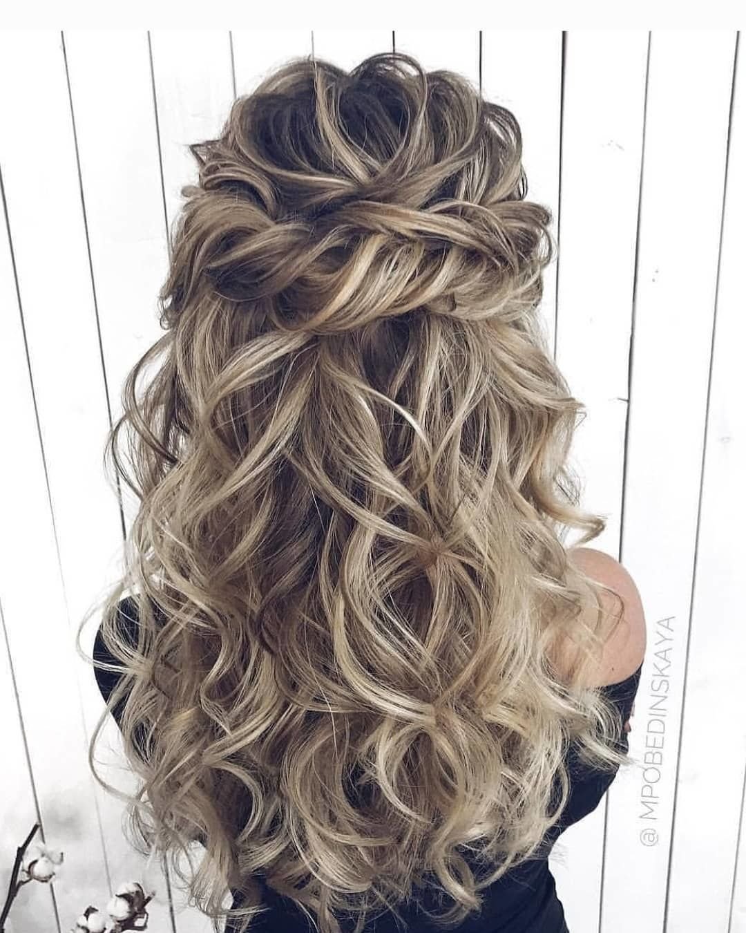 Прическа Мальвина с локонами на средние волосы