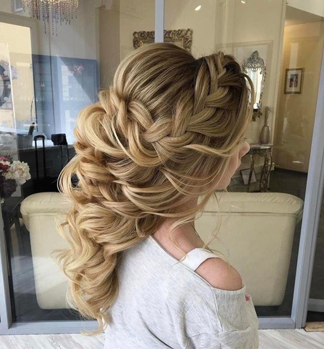 Прически с плетением и локонами