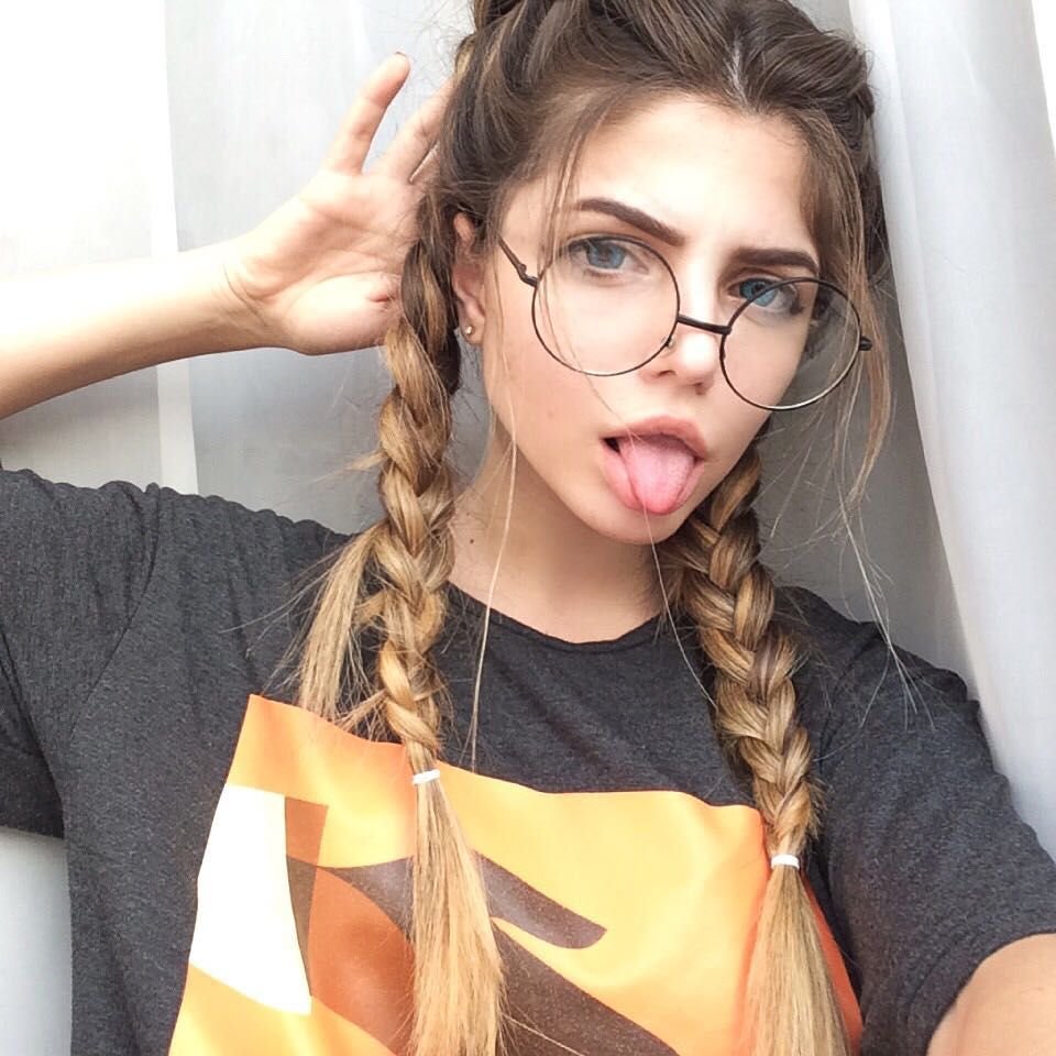 Топовые девушки в очках