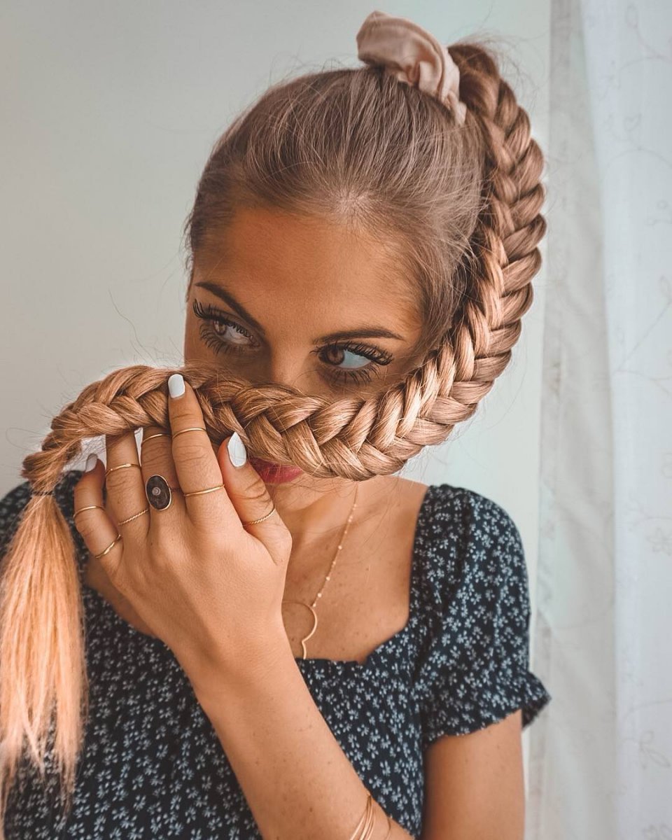 Прическа с косами маленькими