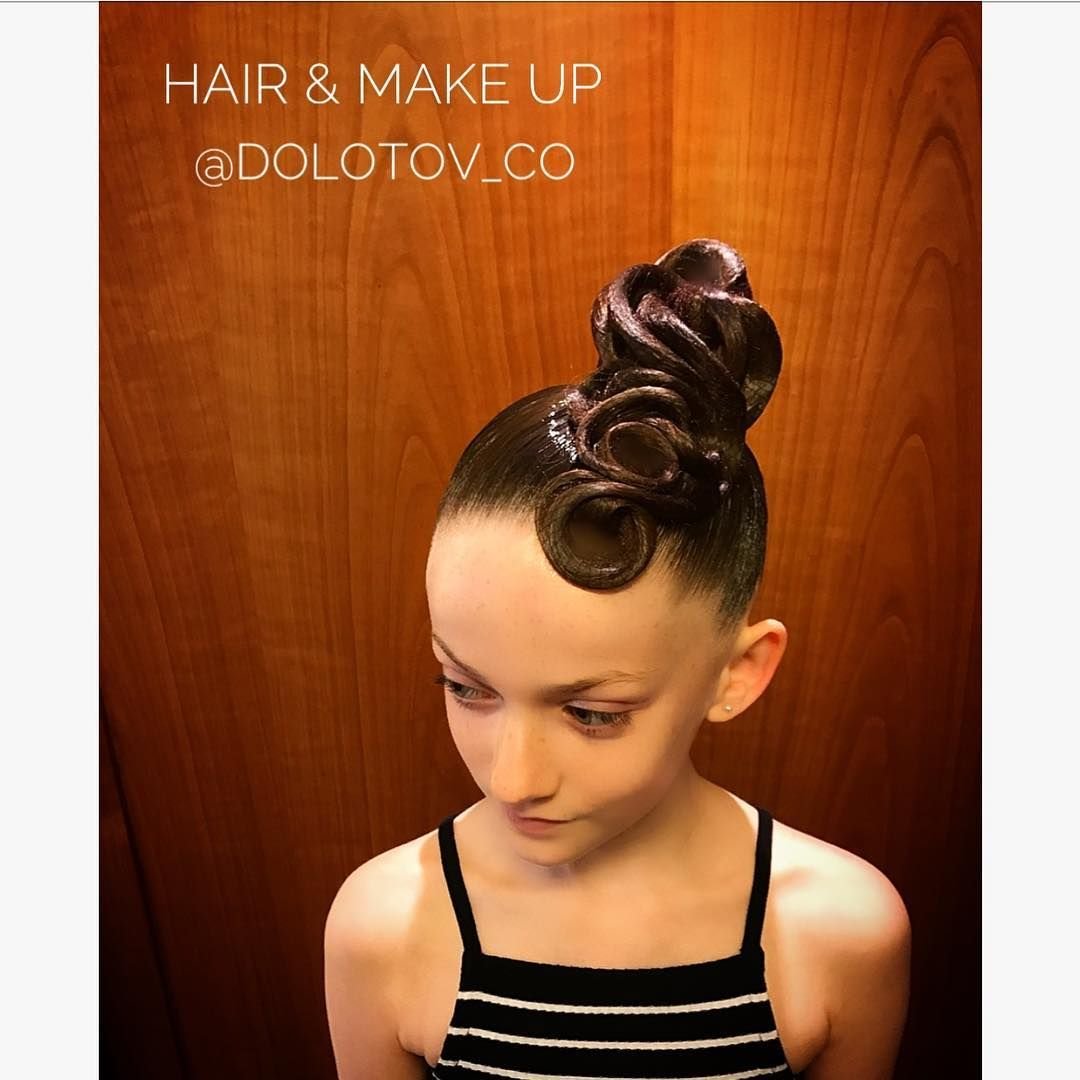 Нарядная прическа для девочки в садик