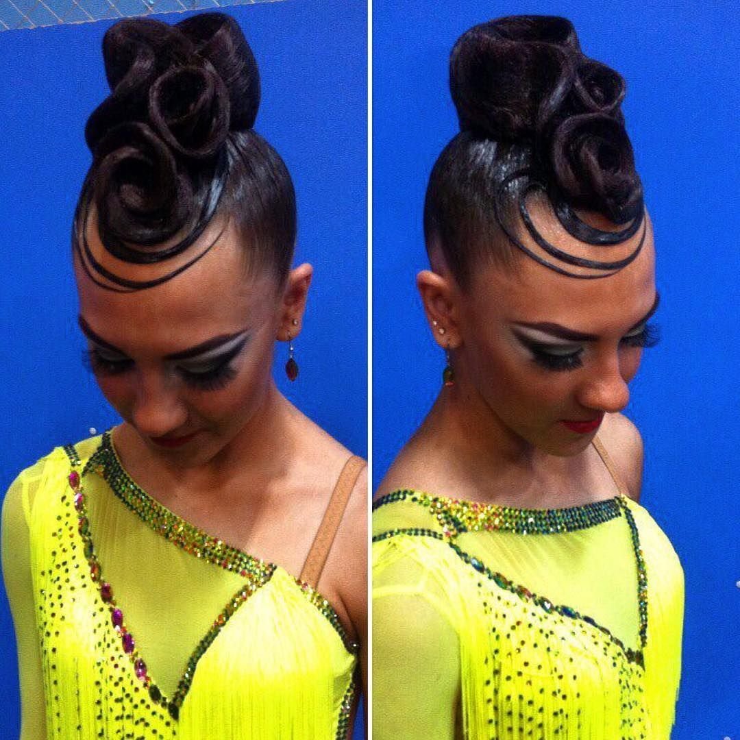 Бальные прически