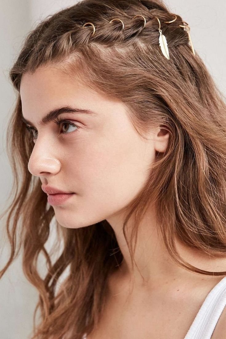 Прическа с косой ободком