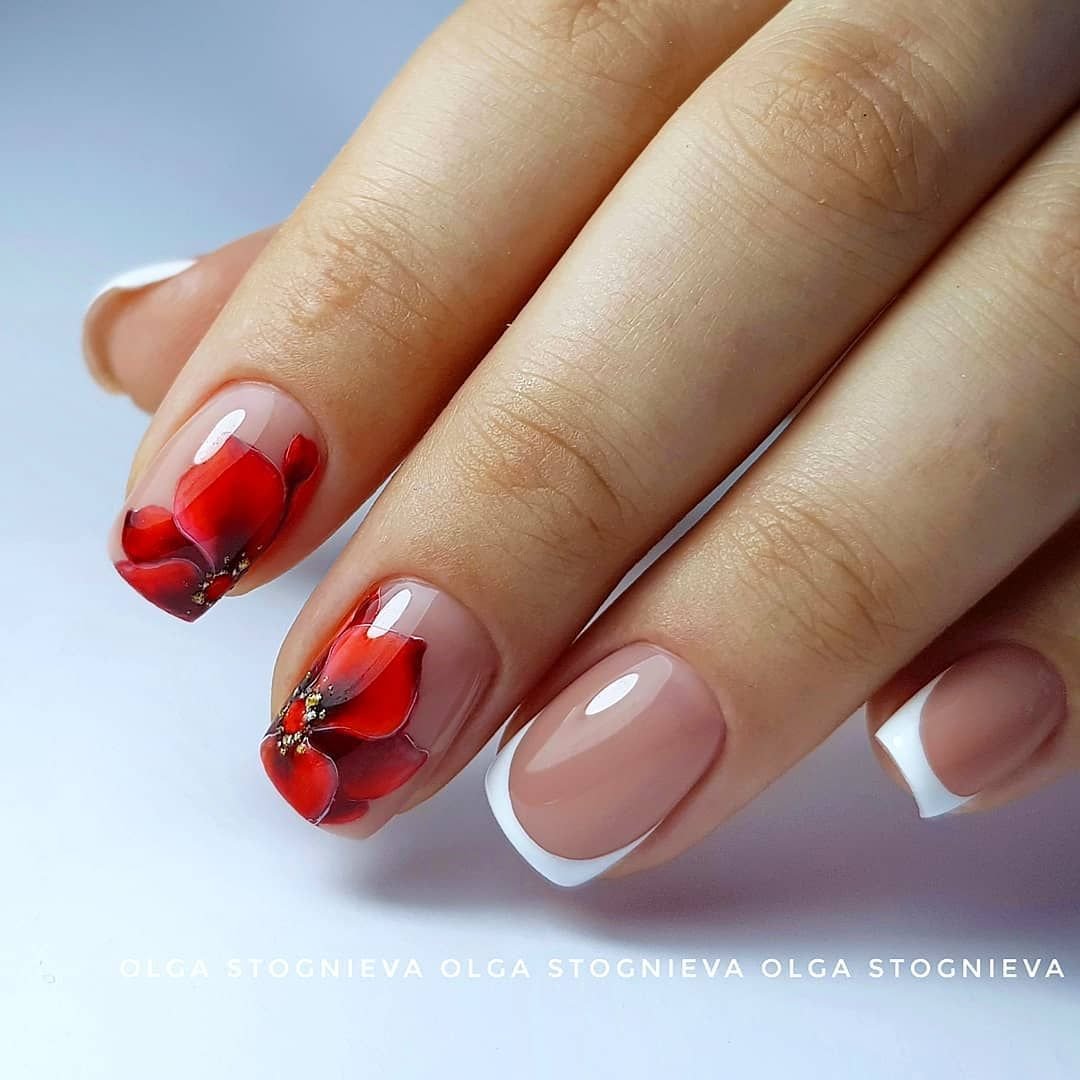 Белый френч с красными элементами