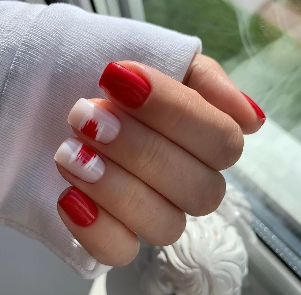 Красный маникюр на короткие ногти