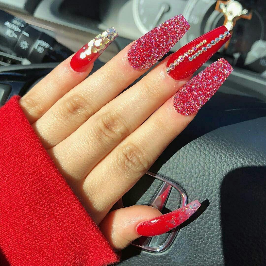 Красные светоотражающие ногти