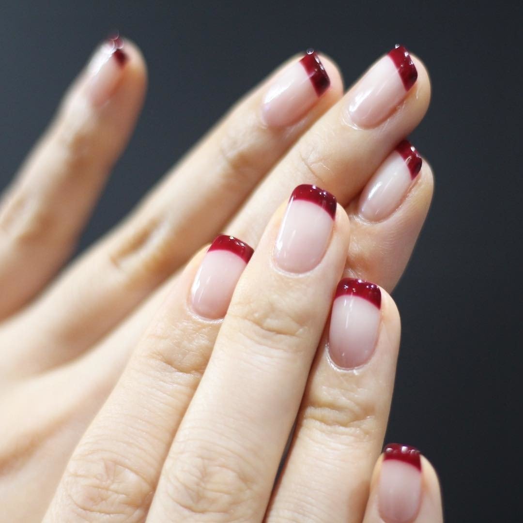 Красный френч на короткие ногти