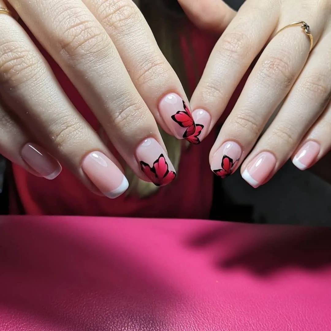 Дизайн ногтей бордовый френч с рисунком