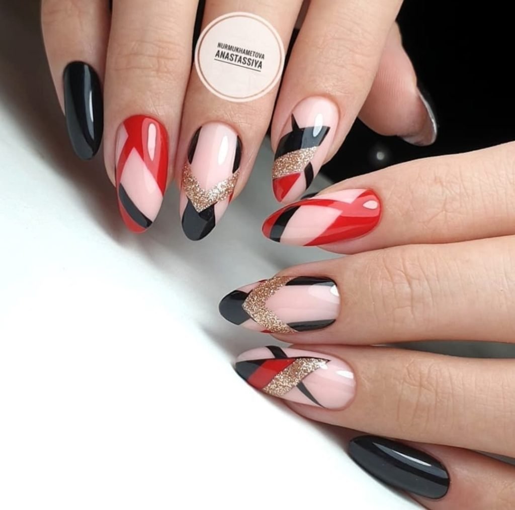 Красные ногти с черным френчем
