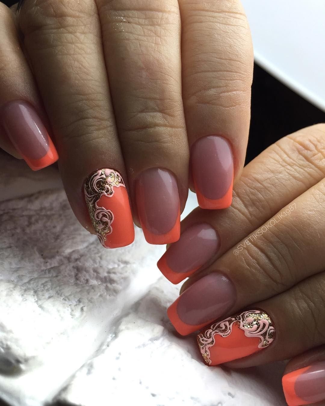 Оранжевый френч на ногтях