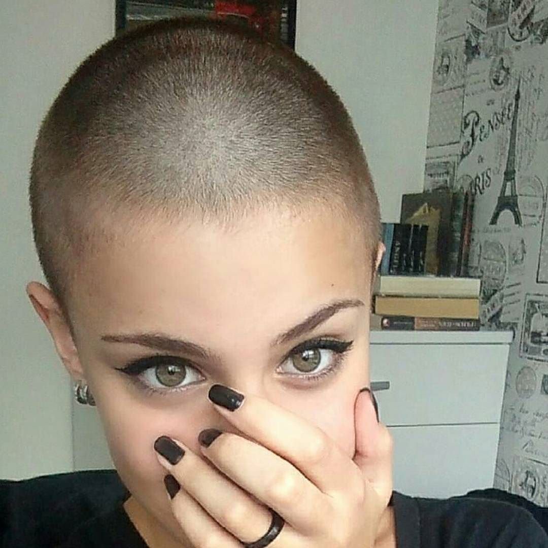 Шарлиз Терон лысая