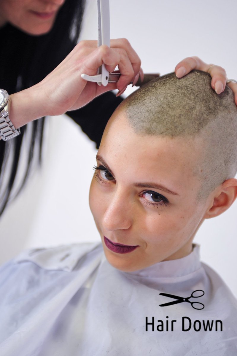 Анджелина Джоли налысо