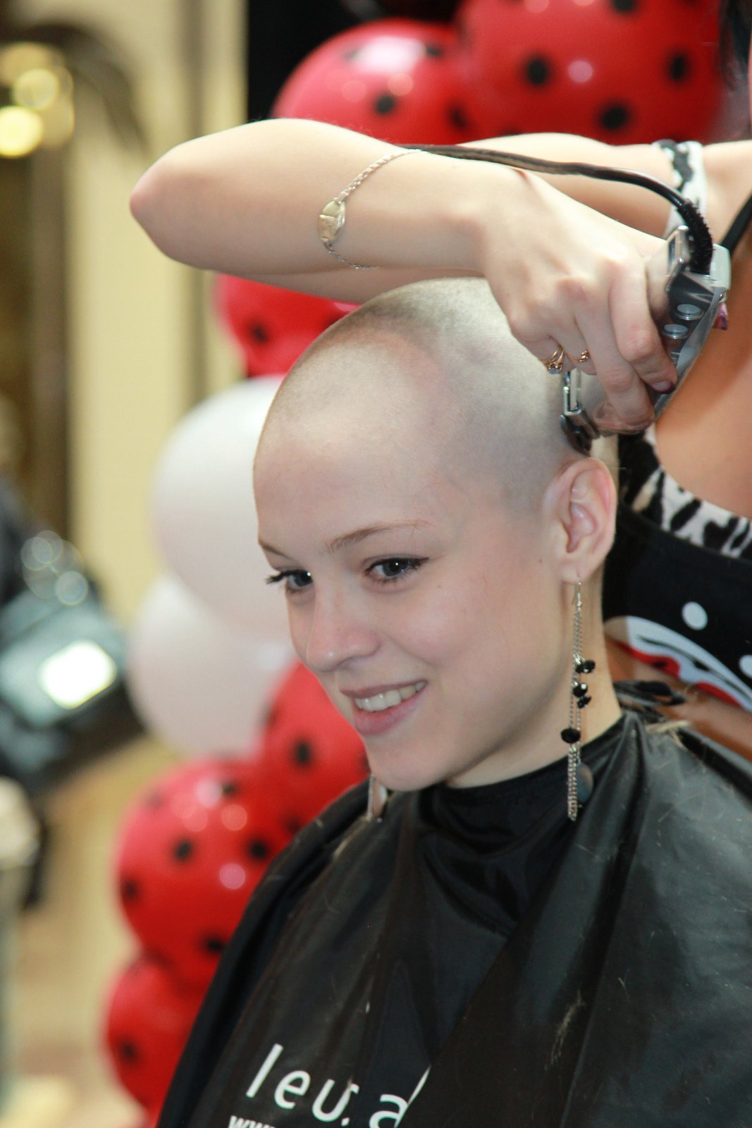 Кэмерон Диаз побрилась налысо