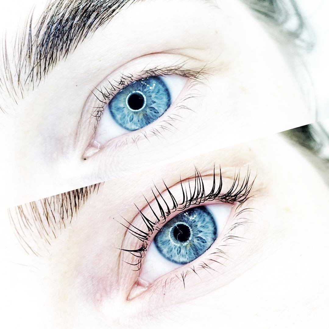 Ламинирование ресниц на белом фоне