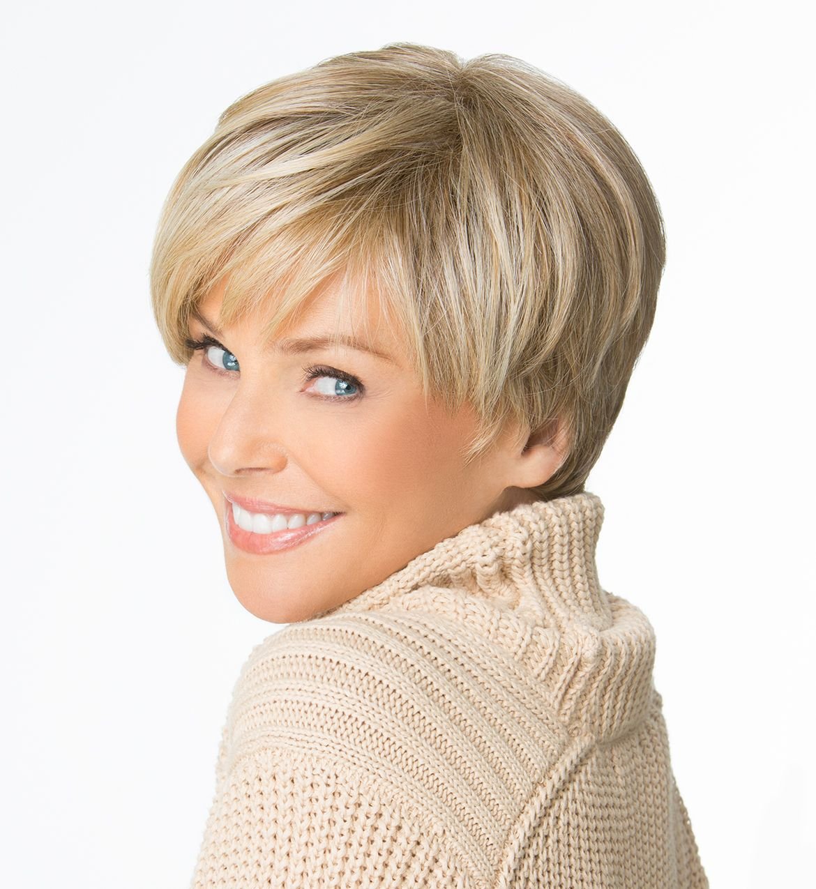 Стрижка Боб-Гарсон на короткие волосы с челкой