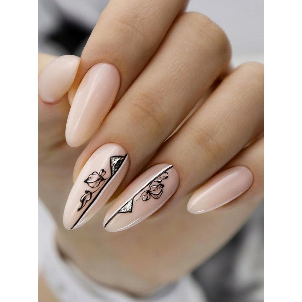 Маникюр светлый миндаль с рисунком