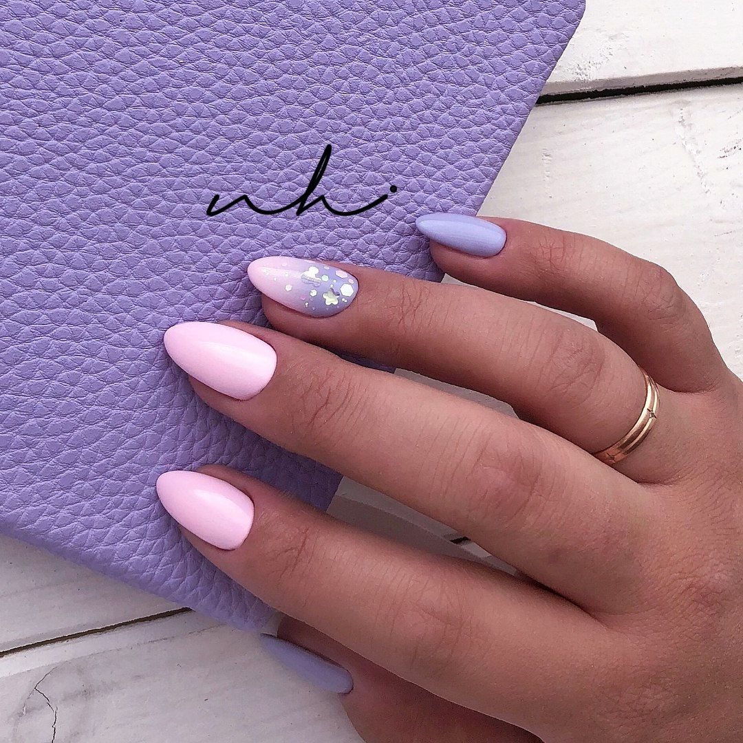 Маникюр на миндальные ногти лето