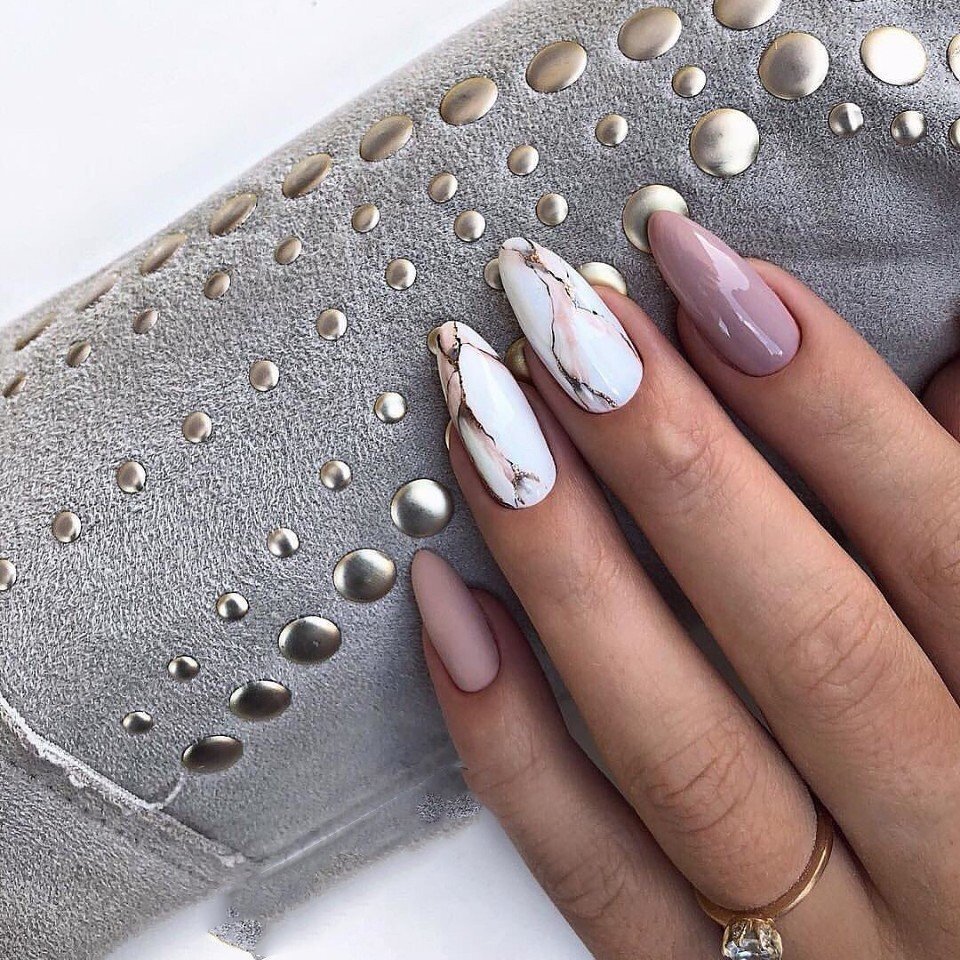 Маникюр 2021 миндаль мрамор