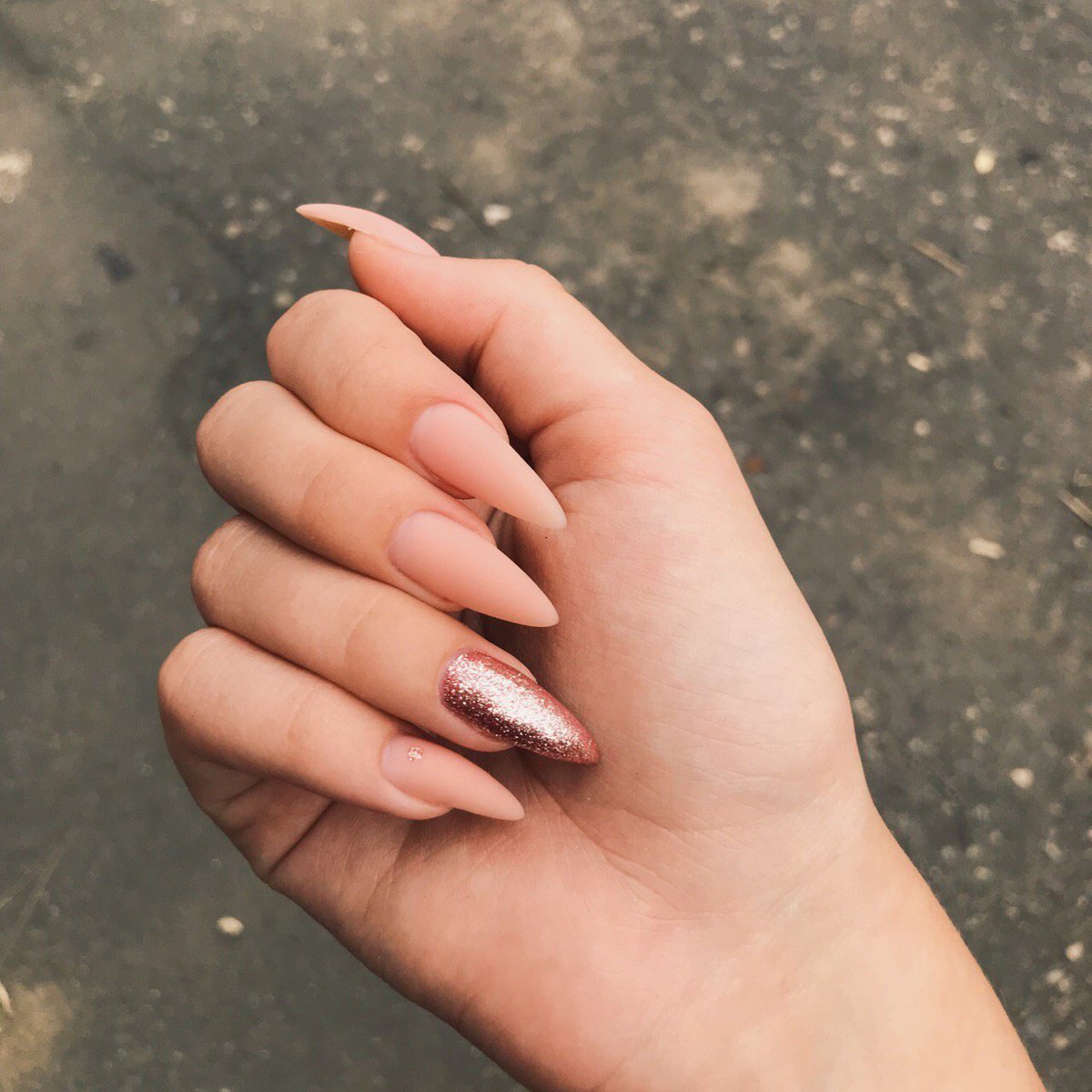 Маникюр нюд острый миндаль