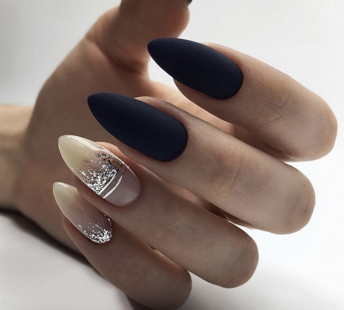Стильный матовый маникюр