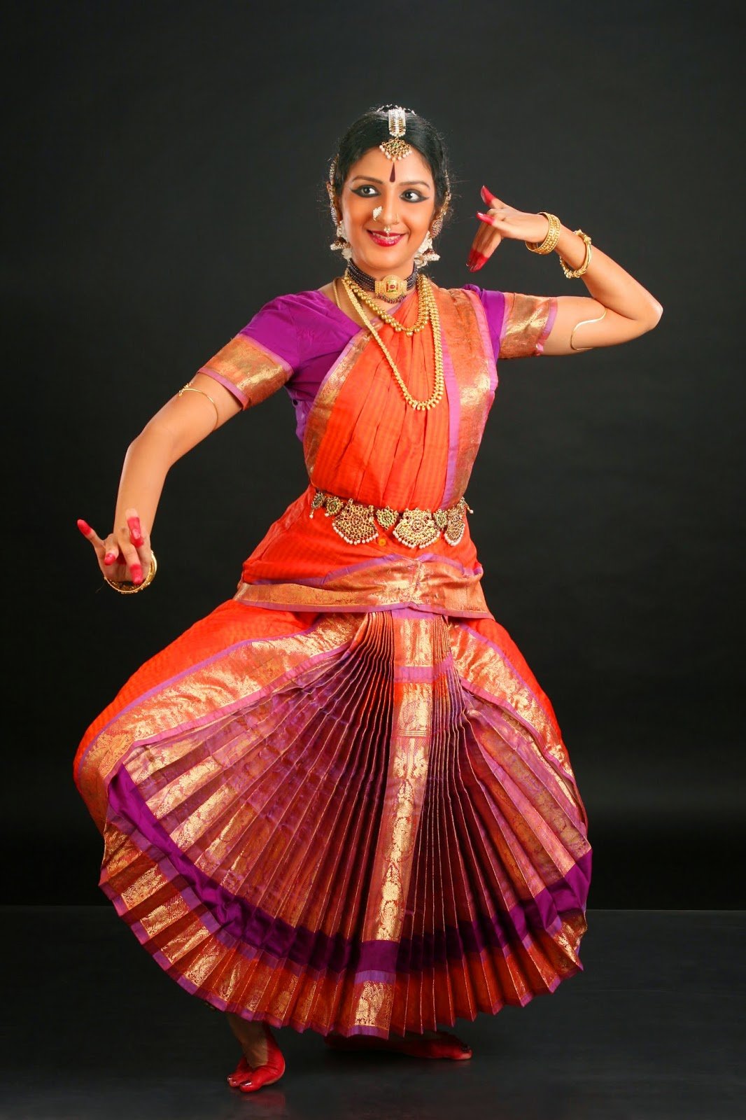 Макияж для индийского танца