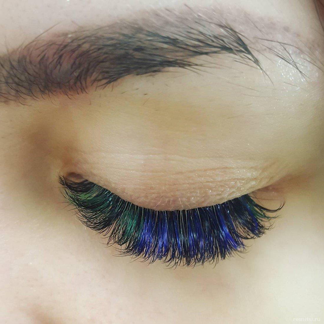 Цветные ресницы для карих глаз