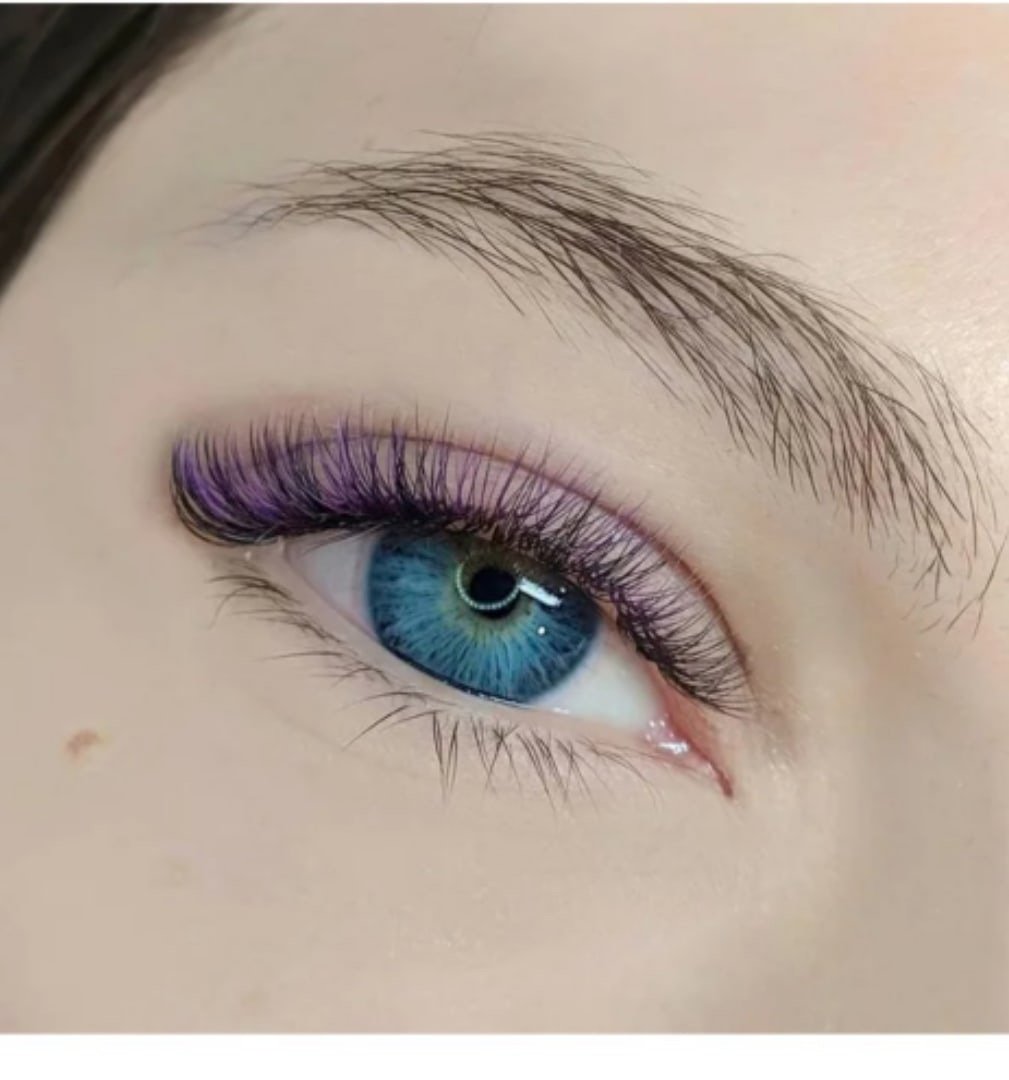 Цветные нарощенные ресницы