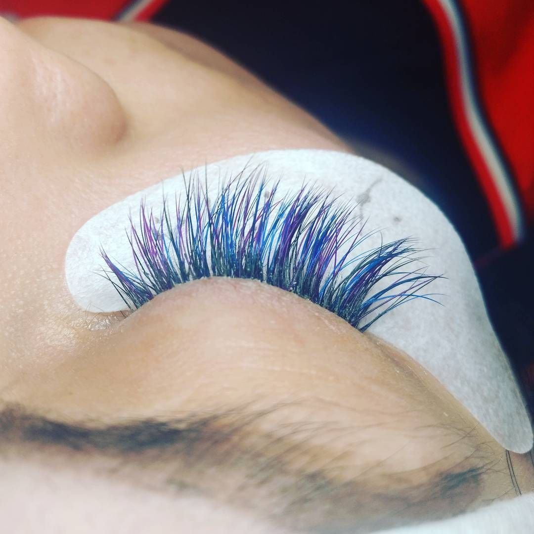 Наращивание ресниц кукольный эффект цветные