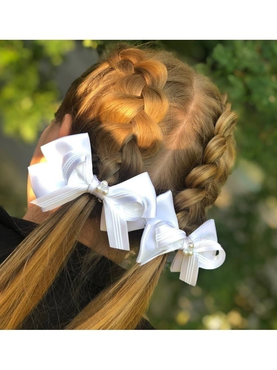 Прически на 1 сентября с бантами