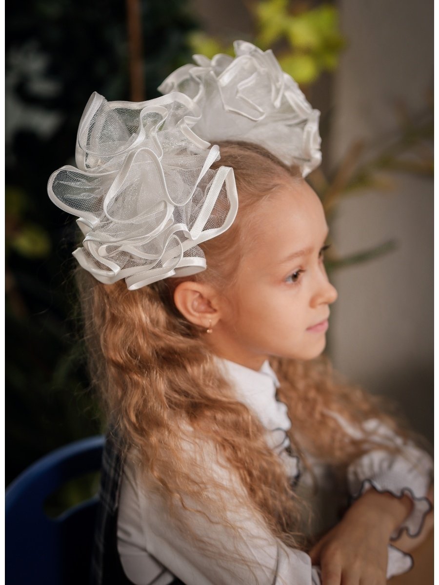 Прическа с бантом