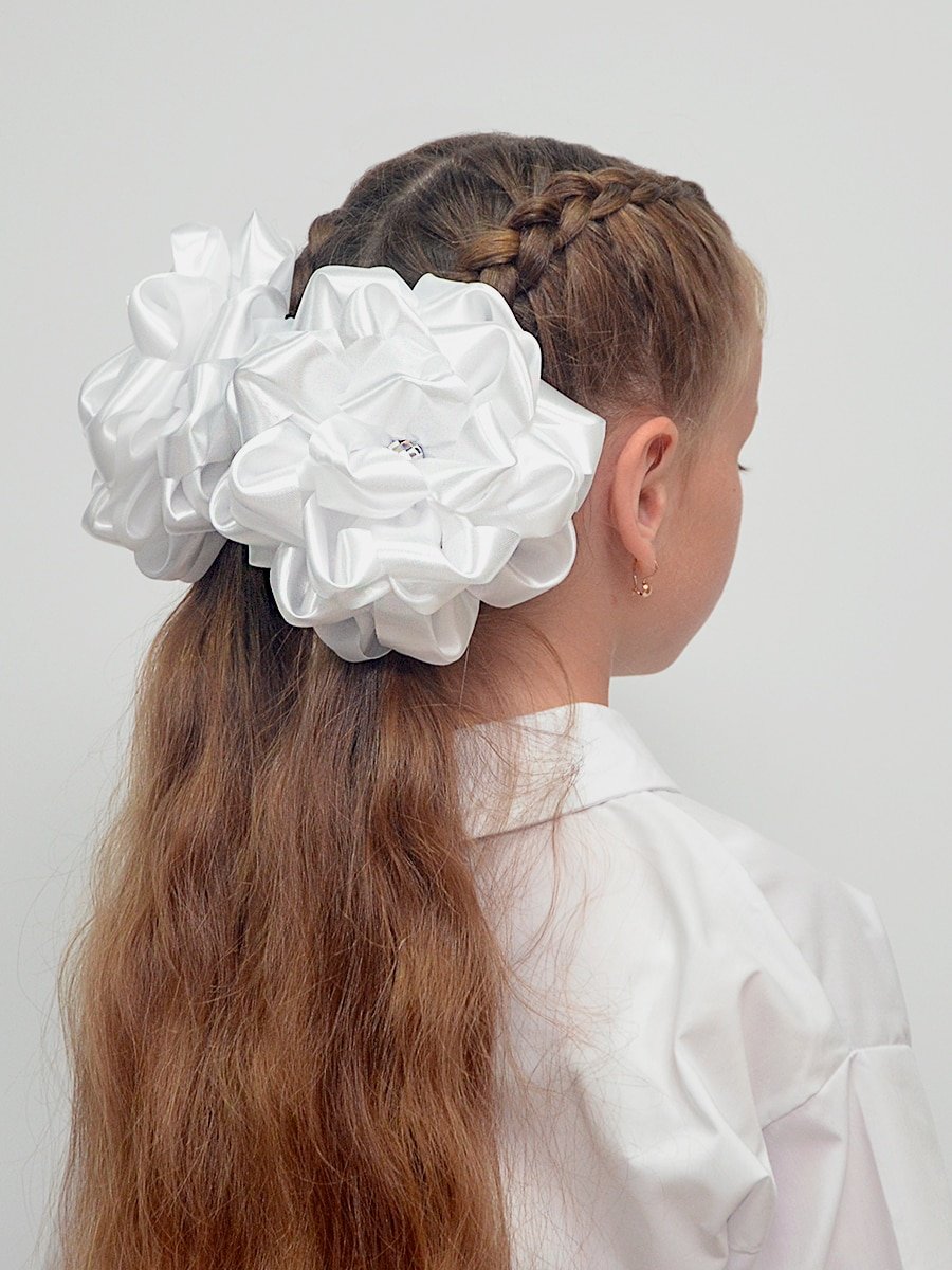 Как сделать прическу с белыми бантами на праздник