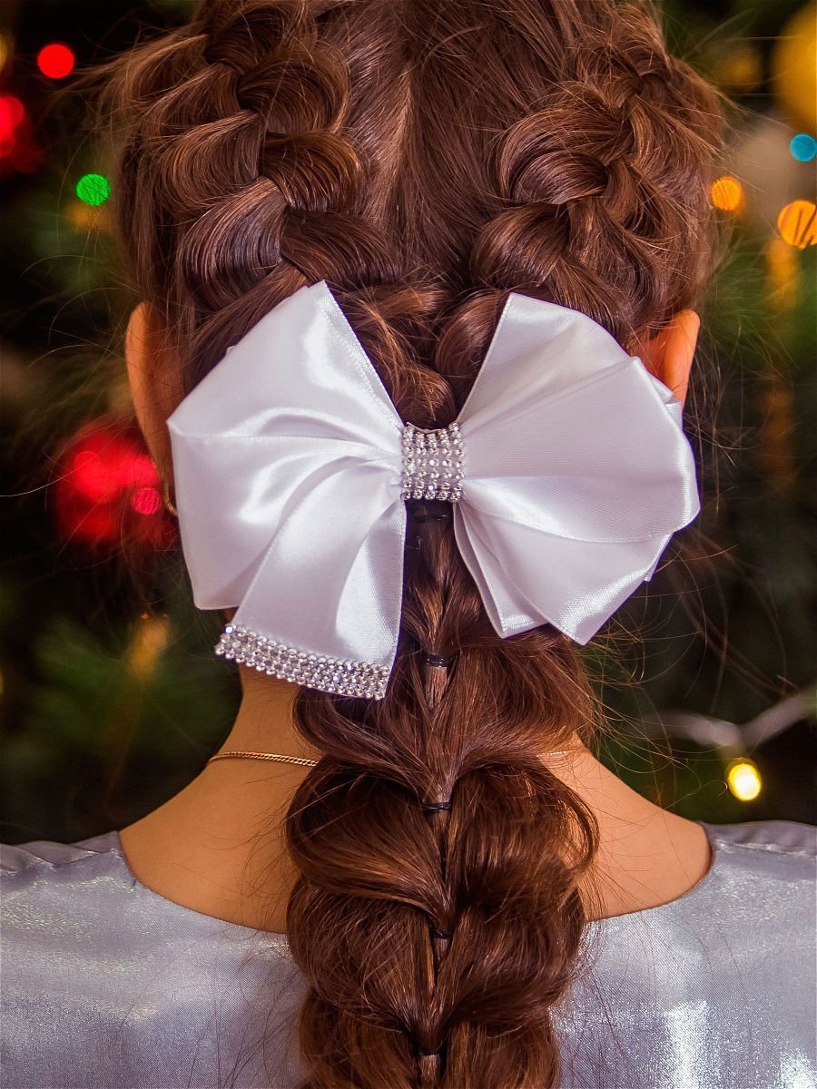 Коса с бантом