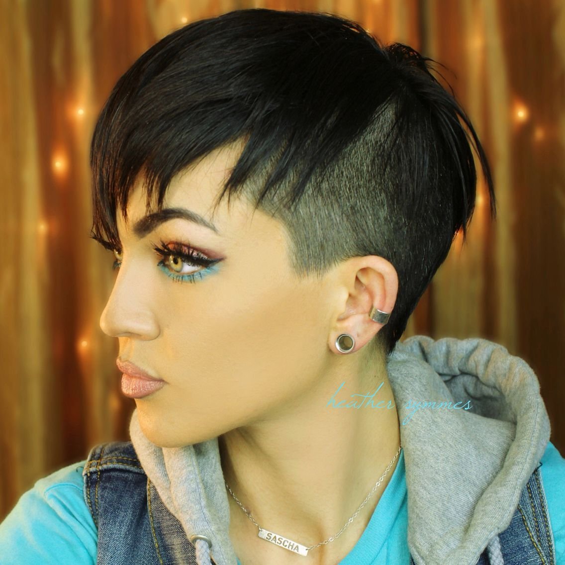 Короткие стрижки с ассиметричной челкой