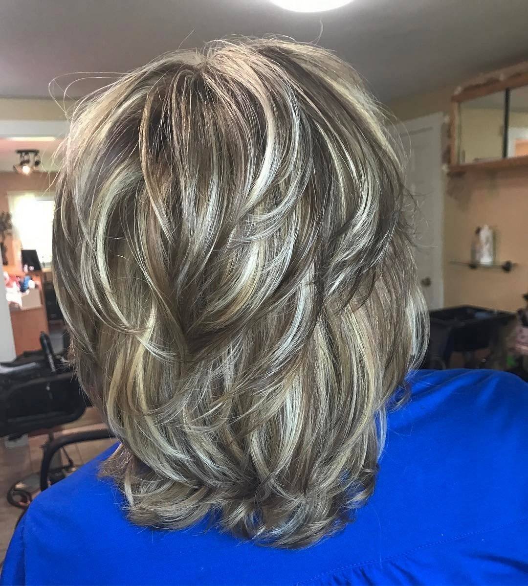 Стрижка Каскад на средние волосы с мелированием