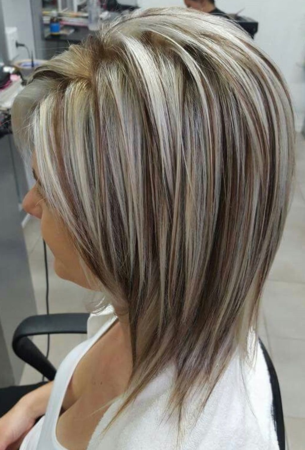 Колорирование волос на стрижку Каскад на средние волосы с челкой