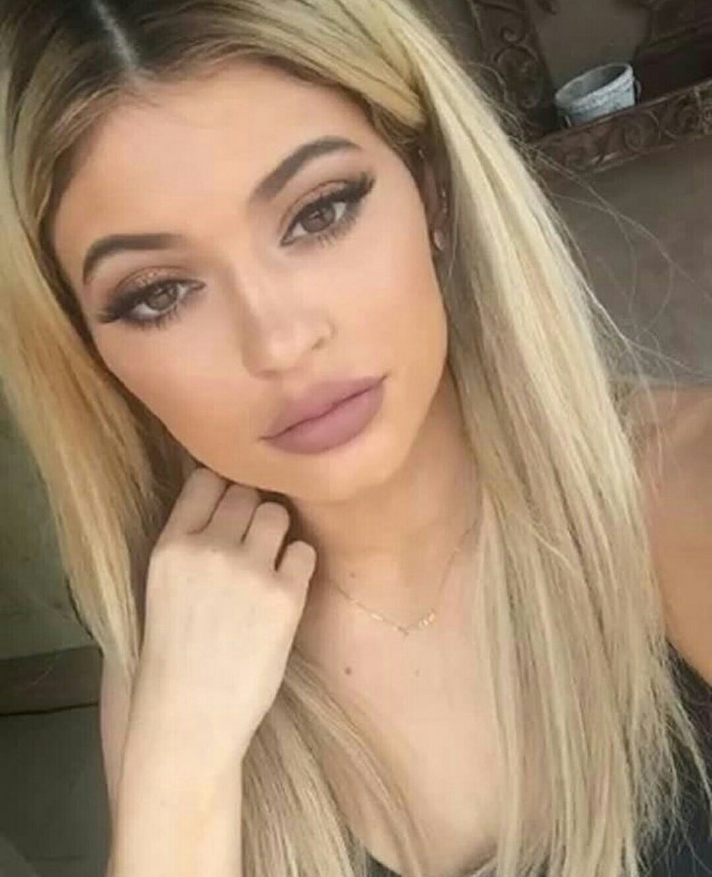 Макияж Кайли Дженнер блондинка