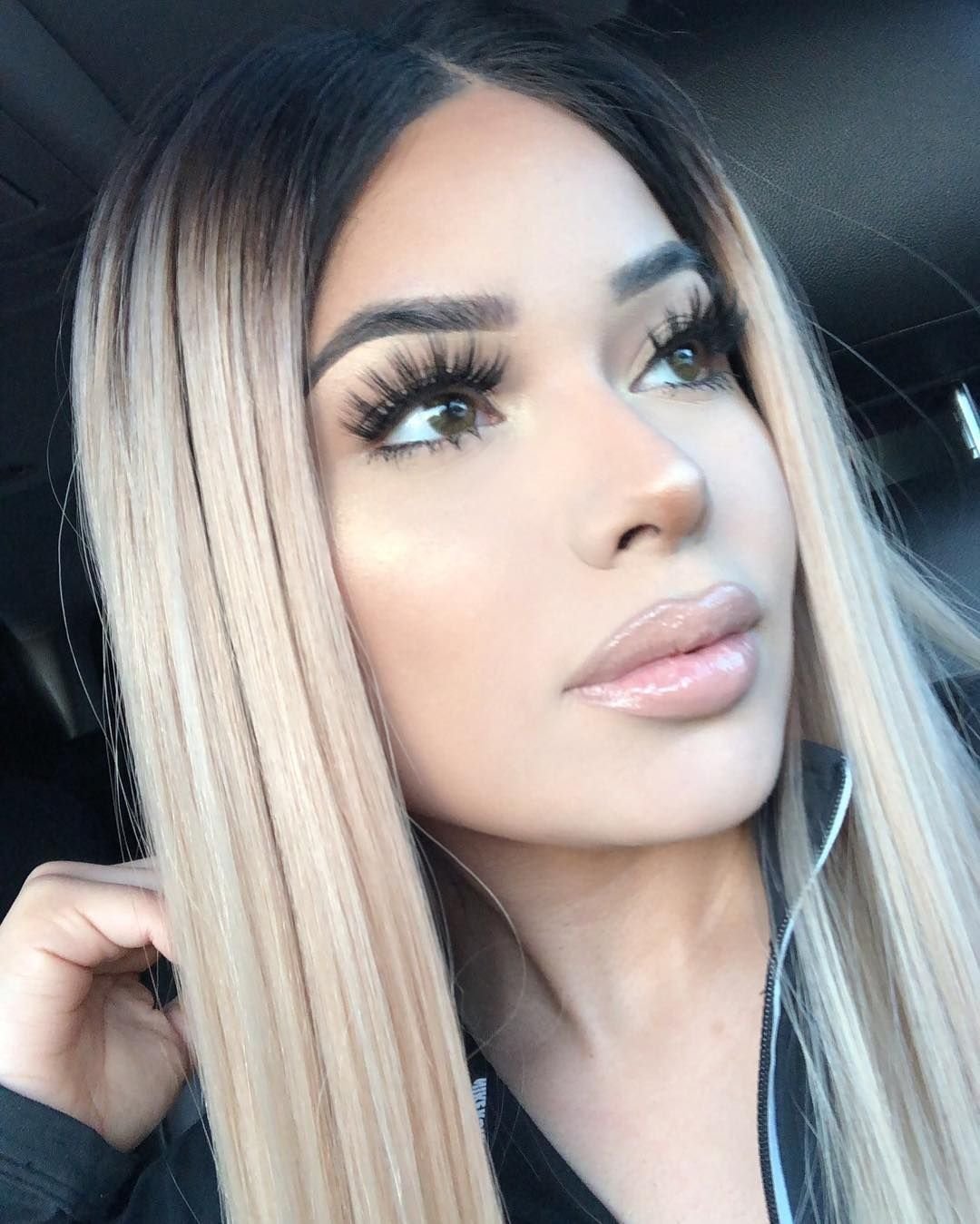 Блондинки с темными глазами