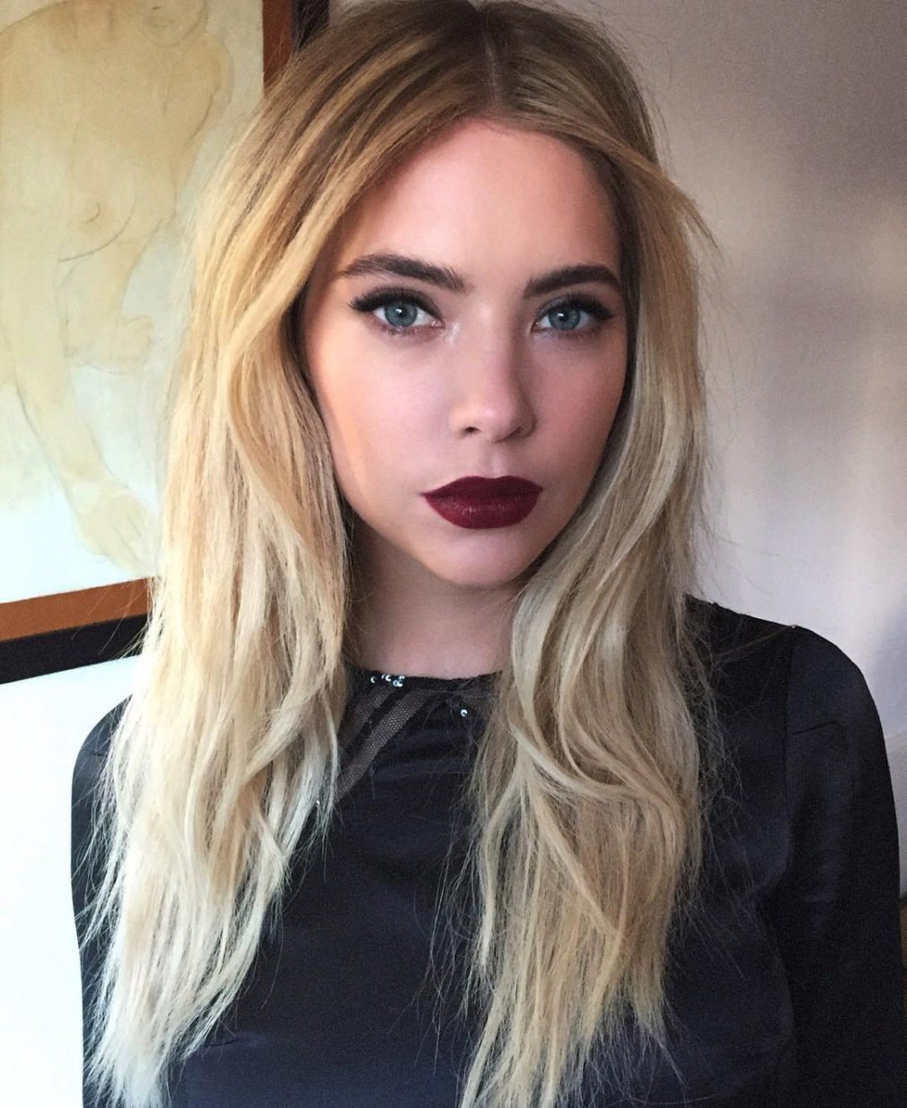 Эшли Бенсон селфи