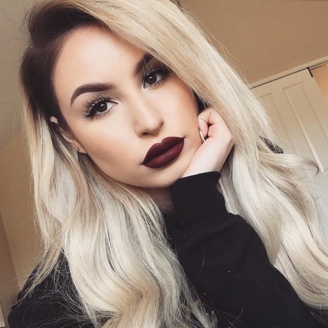 Блондинка с черными бровями