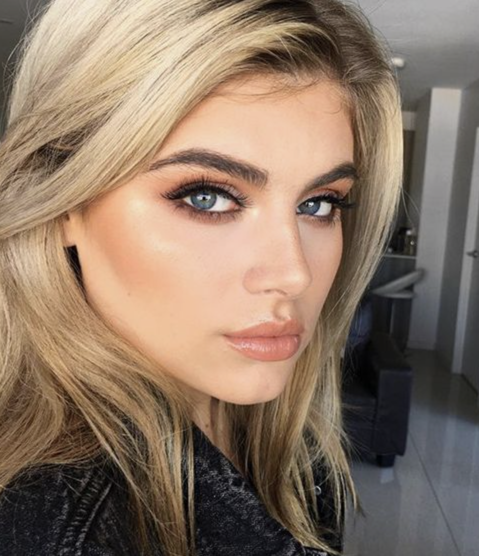 Блонд с темными глазами