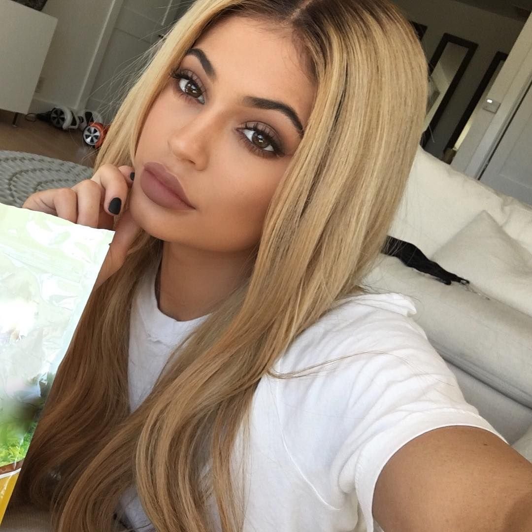 Кайли Дженнер блондинка