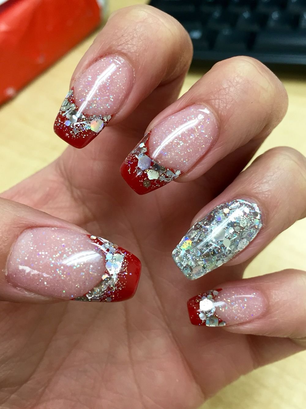 Френч красный с блестками