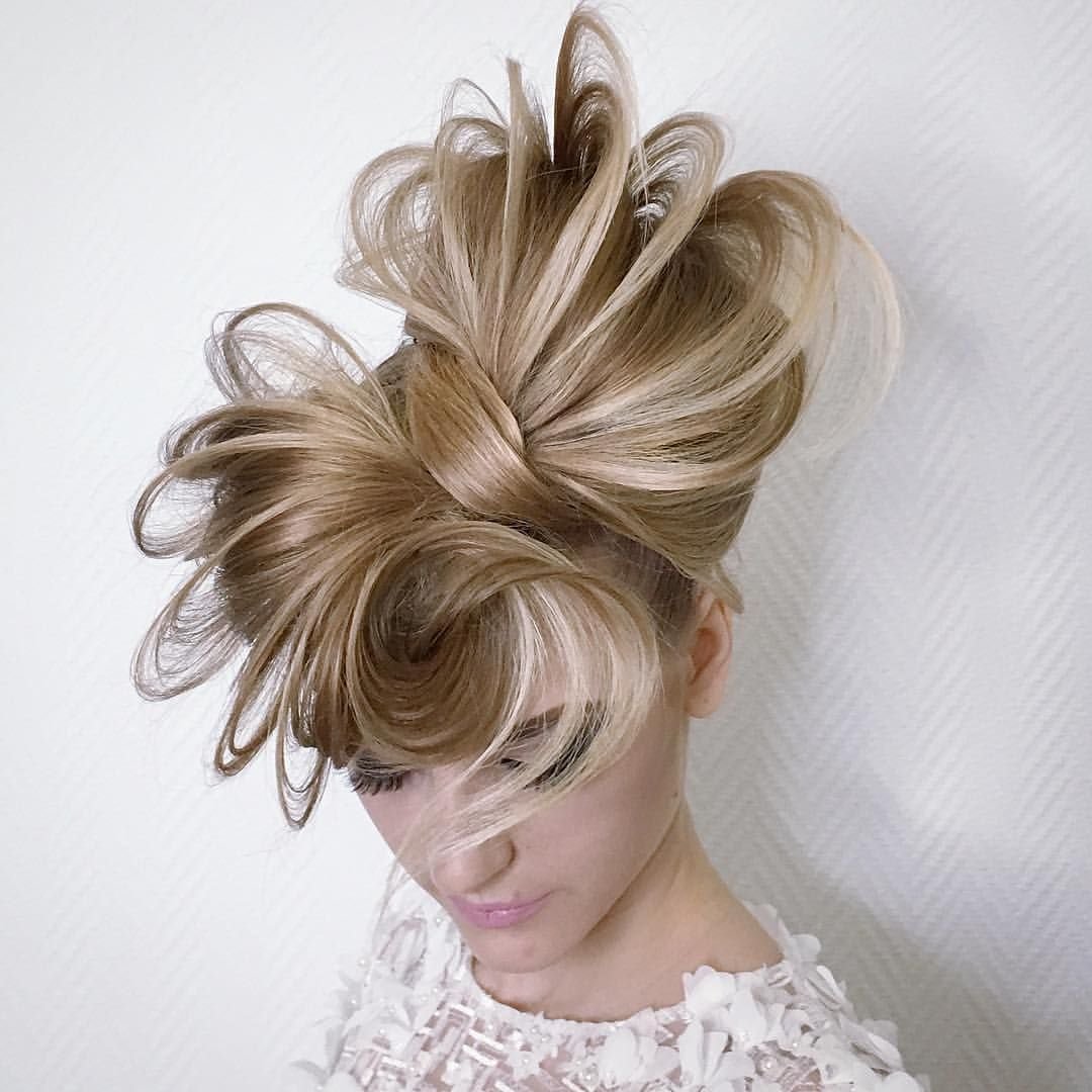 Повседневная конкурсная прическа