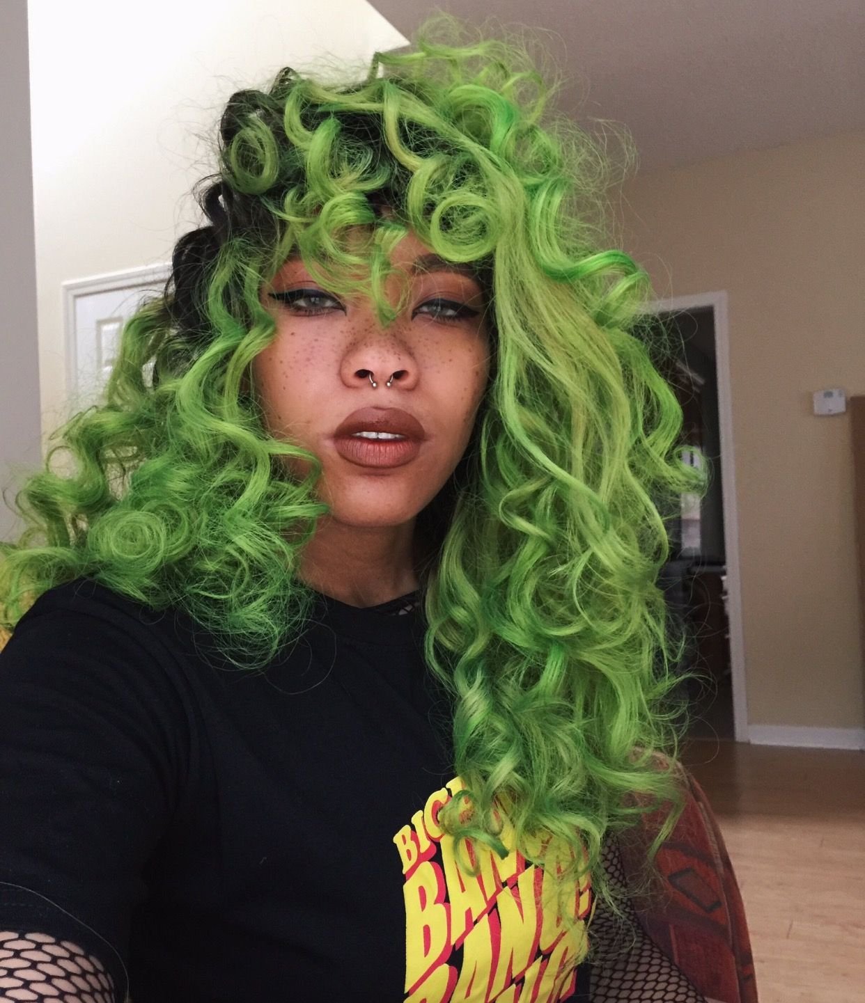 Зеленые кудрявые волосы