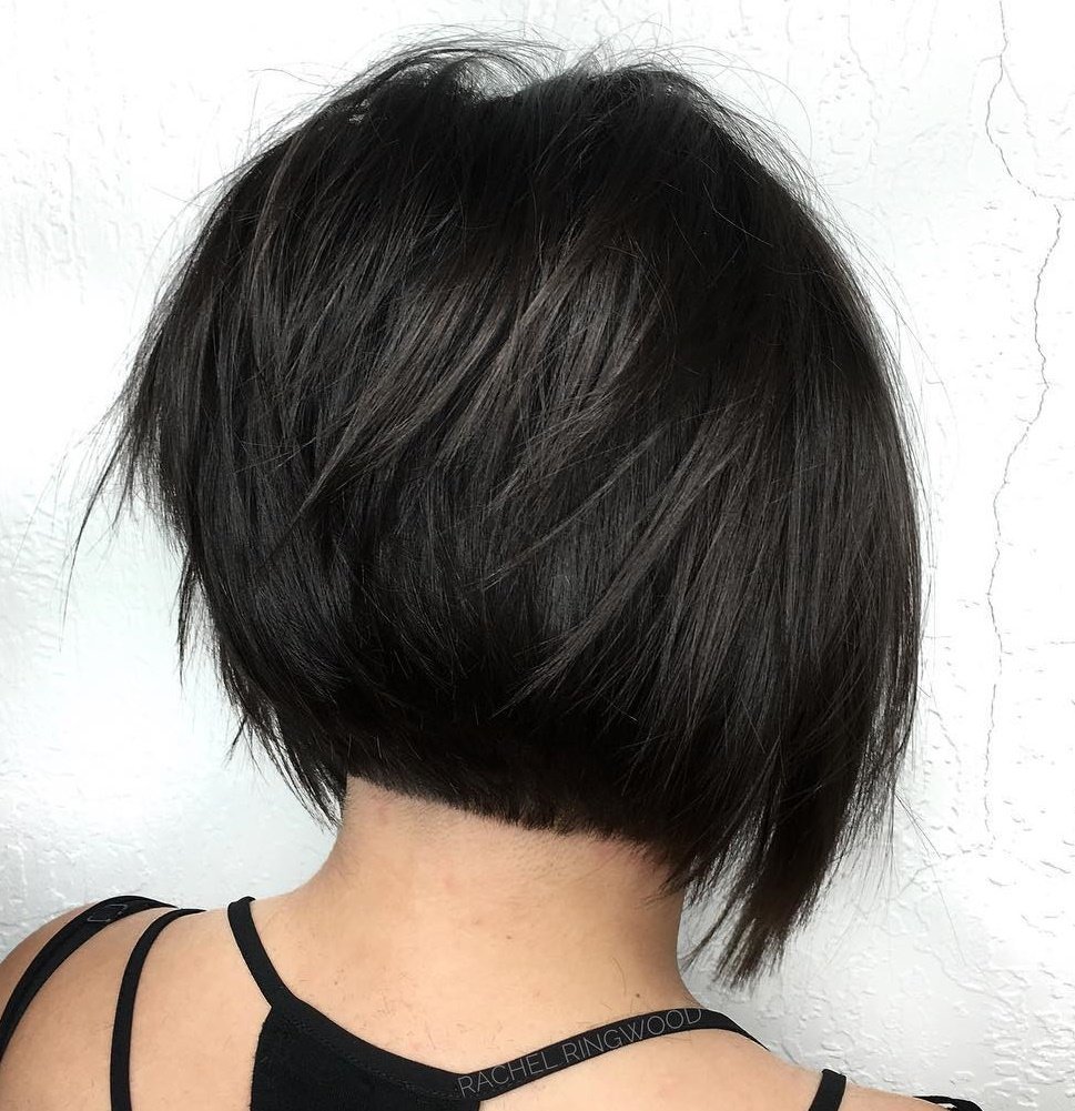 Прическа Боб градуированный черные волосы