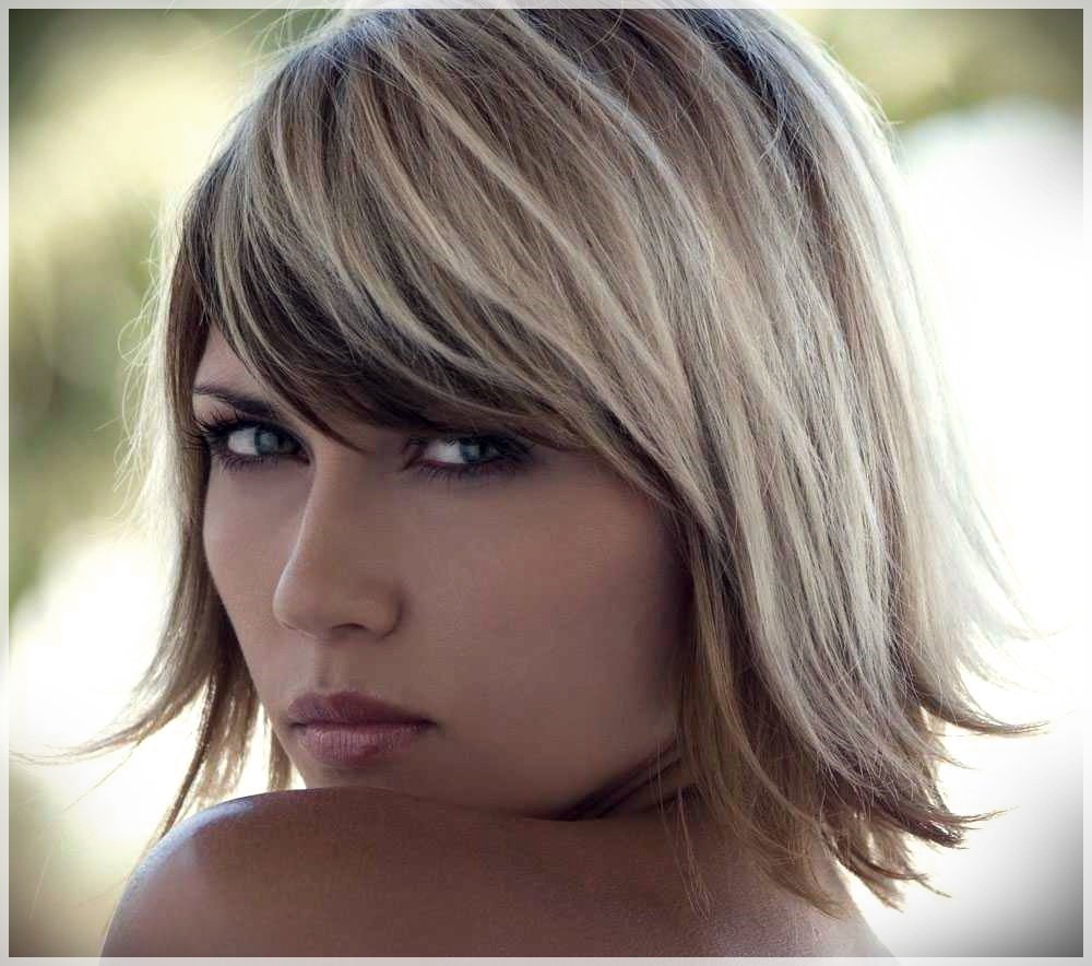 Удлиненное каре с осветленными прядями