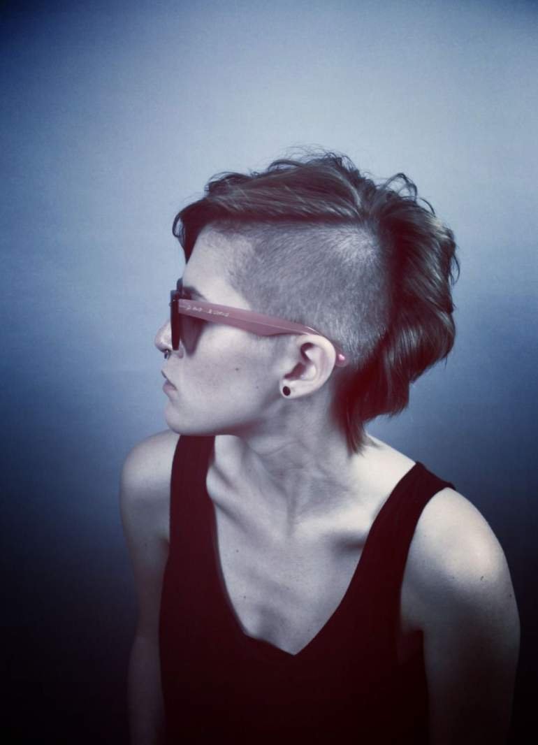 Стрижка с выбритыми боками женская