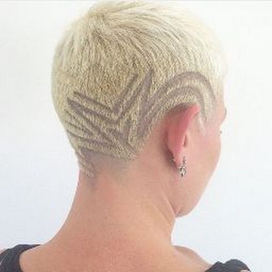 Короткая стрижка с узором на затылке