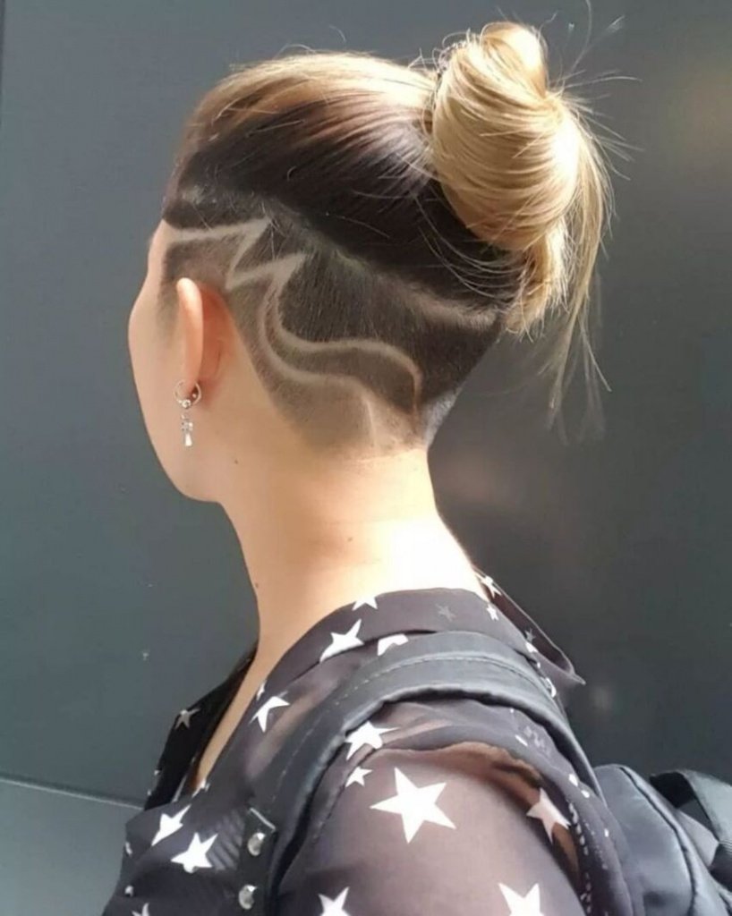 Женские прически с бритым затылком