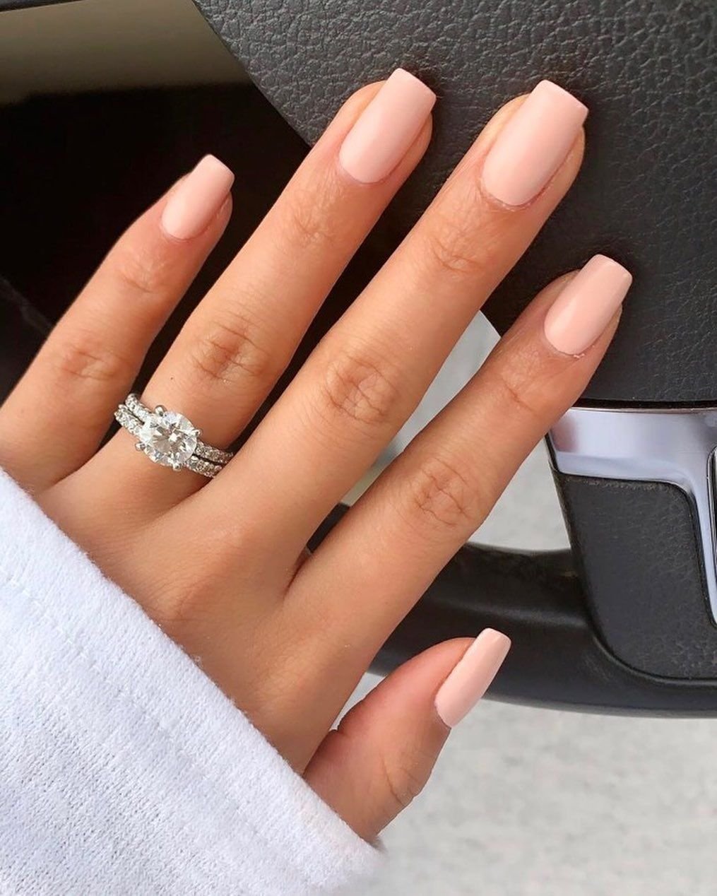 Нюдовые ногти квадрат